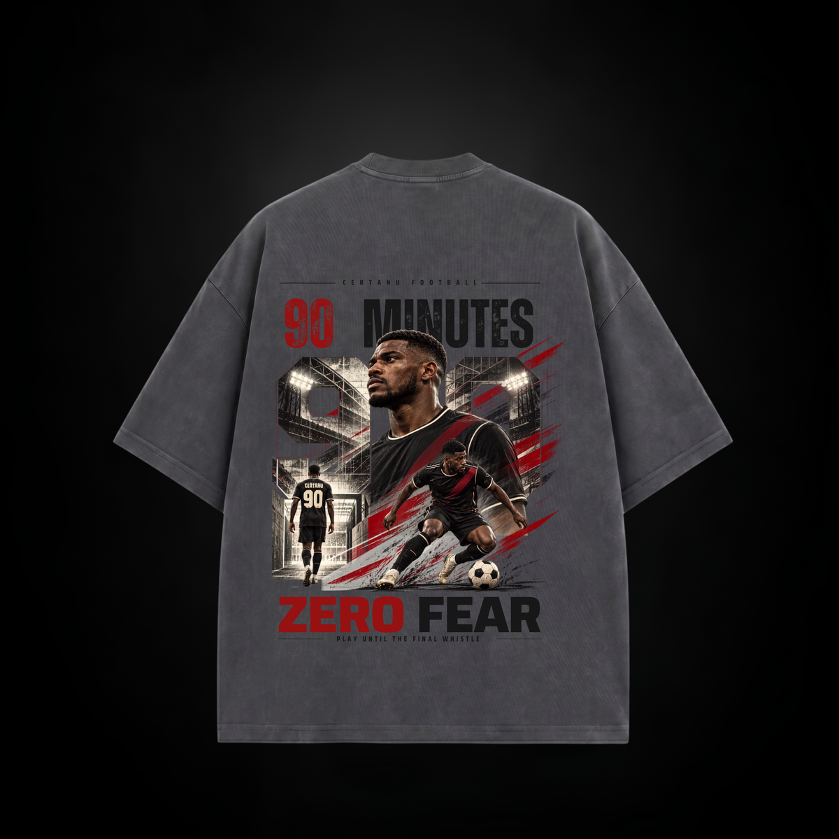 CERTANU Oversized Fußball T-Shirt in Anthrazit mit 90 Minutes Zero Fear Rückenprint, Fußballspieler und Stadionmotiv – Premium Football Streetwear.