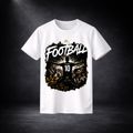 Weißes CERTANU Football T-Shirt mit großem Vintage-Fußballmotiv, Spieler mit Rückennummer 10 vor Stadionkulisse, Premium Fußball Streetwear Design mit goldenen Akzenten, freigestelltes Produktbild vor dunklem Hintergrund.