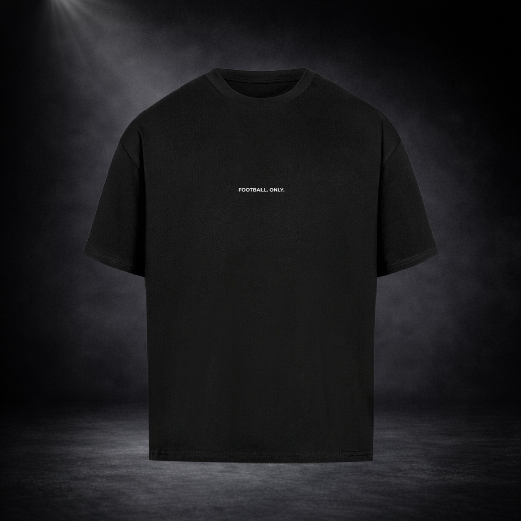Schwarzes Oversized T-Shirt mit kleinem „Football Only“ Schriftzug, freigestelltes Produktbild auf dunklem Hintergrund, minimalistisches Premium Streetwear Design