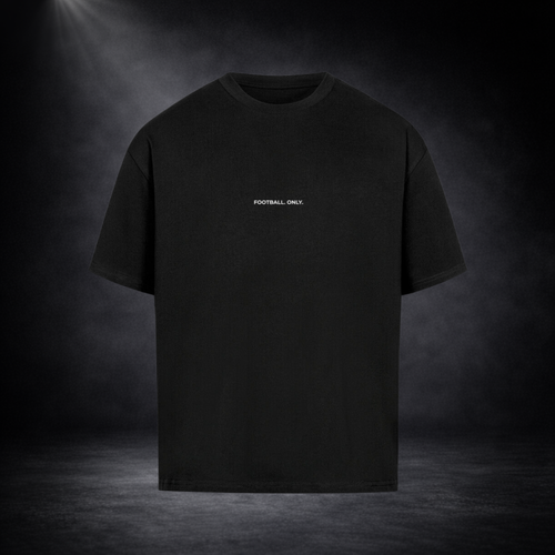Schwarzes Oversized T-Shirt mit kleinem „Football Only“ Schriftzug, freigestelltes Produktbild auf dunklem Hintergrund, minimalistisches Premium Streetwear Design