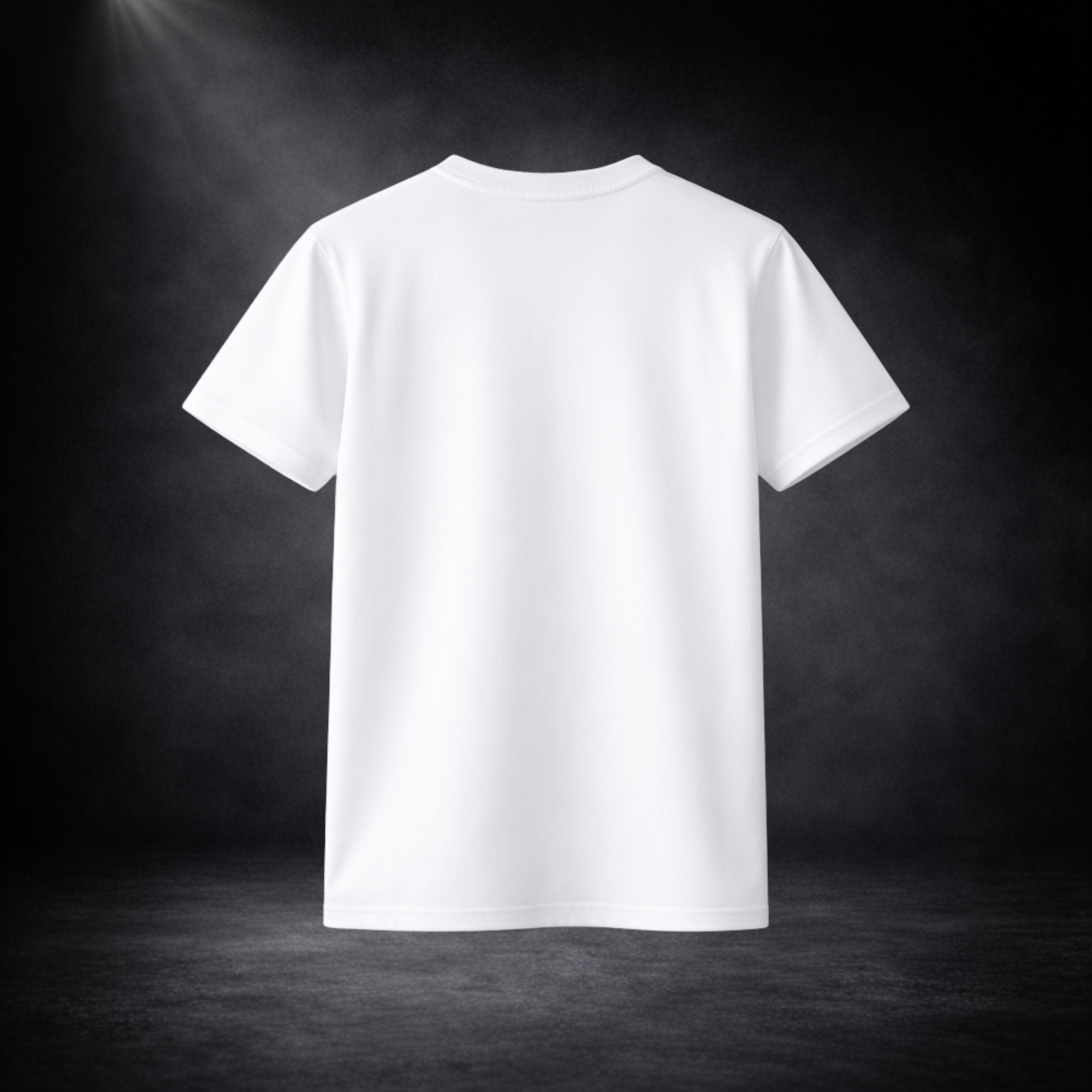 Weiße Rückseite eines CERTANU Premium T-Shirts im Studio-Mockup. Cleanes Fußball Fan Shirt ohne Rückendruck, hochwertige Streetwear, minimalistische Rückansicht für Herren, Fußball Lifestyle Mode und WM Fanwear.