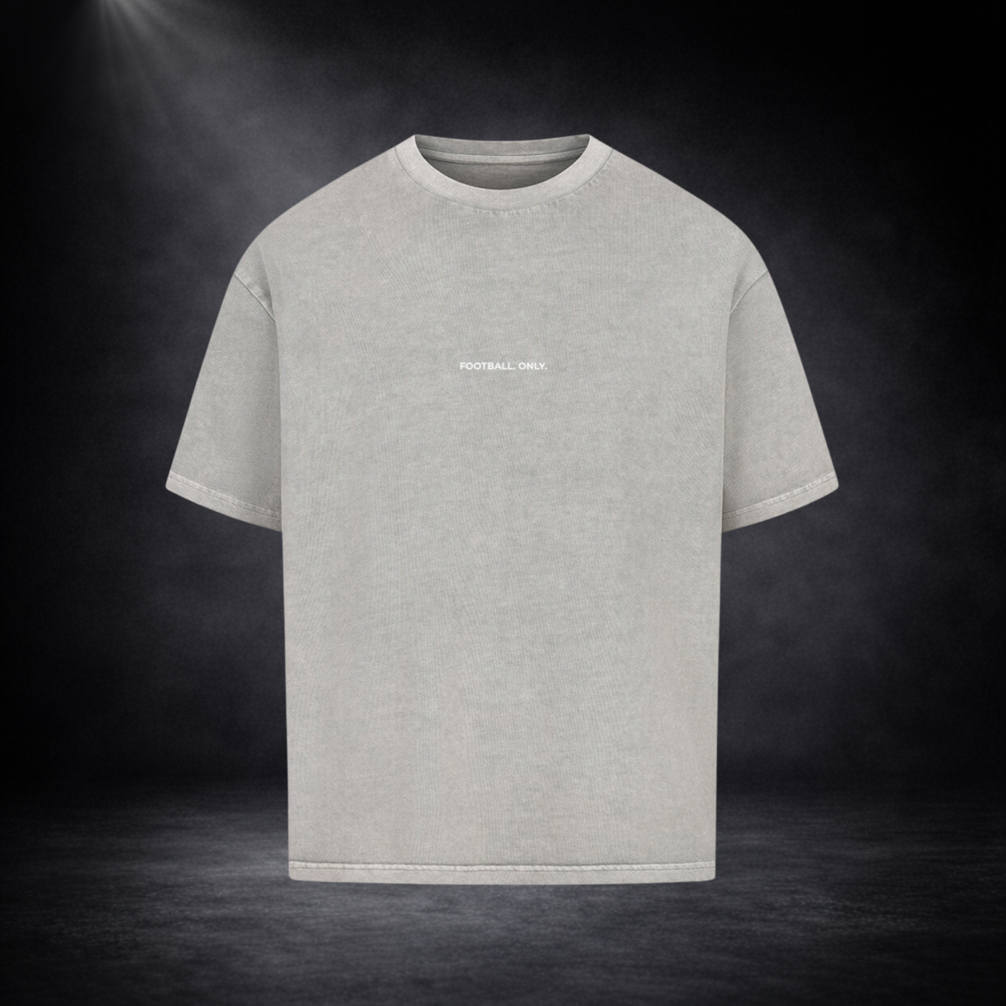 Graues Oversized T-Shirt mit kleinem „Football Only“ Schriftzug, freigestelltes Produktbild auf dunklem Hintergrund, minimalistisches Premium Streetwear Design