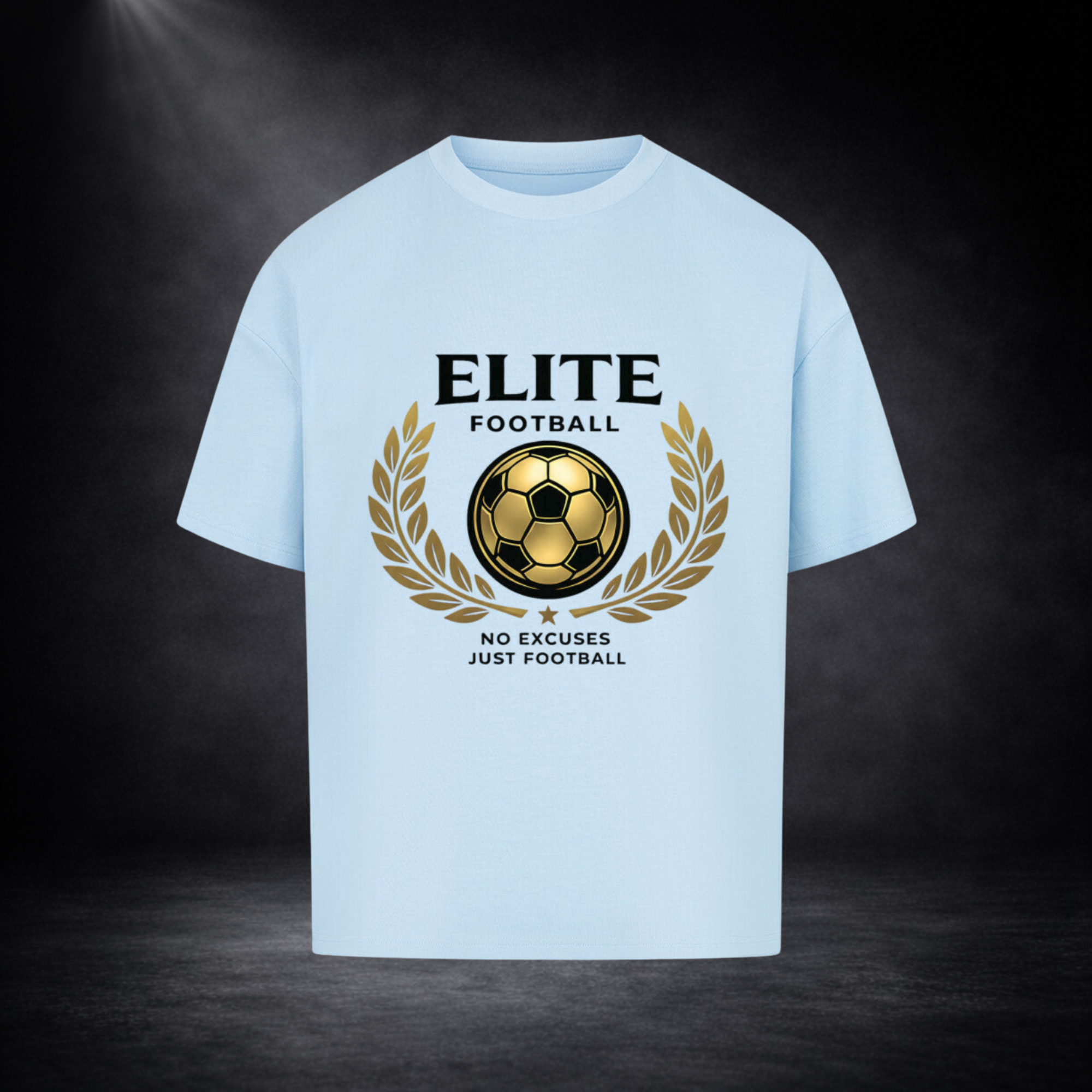 Hellblaues Oversized T-Shirt mit goldenem „Elite Football“ Fußball-Print, freigestelltes Produktbild auf dunklem Hintergrund, Premium Streetwear Design