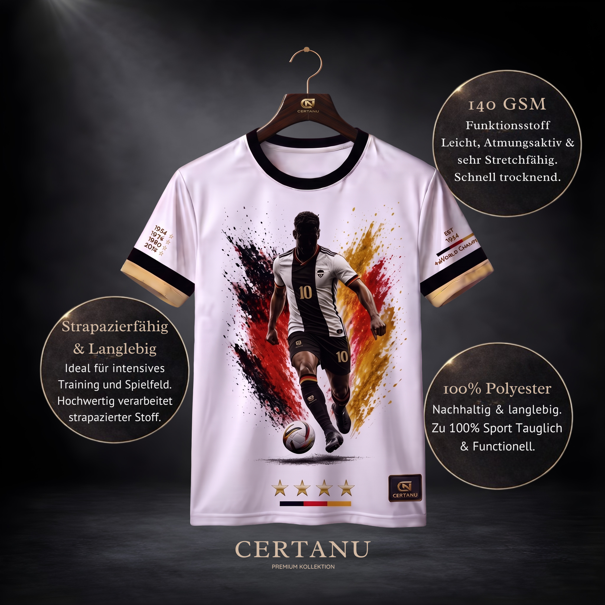Vorderansicht eines weißen CERTANU Deutschland Premium Fußballshirts auf einem hochwertigen Holzkleiderbügel vor dunklem Studiohintergrund. Das Performance-Shirt aus leichtem Funktionsstoff zeigt einen dynamischen Fußballspieler mit der Rückennummer 10 vor einem markanten Schwarz-Rot-Gold-Farbdesign. Goldene Sterne, hochwertige CERTANU-Details und elegante schwarz-goldene Ärmelabschlüsse unterstreichen den exklusiven Premium-Look. Informationsfelder weisen auf 140 GSM Funktionsstoff, 100 % Polyester, atmung