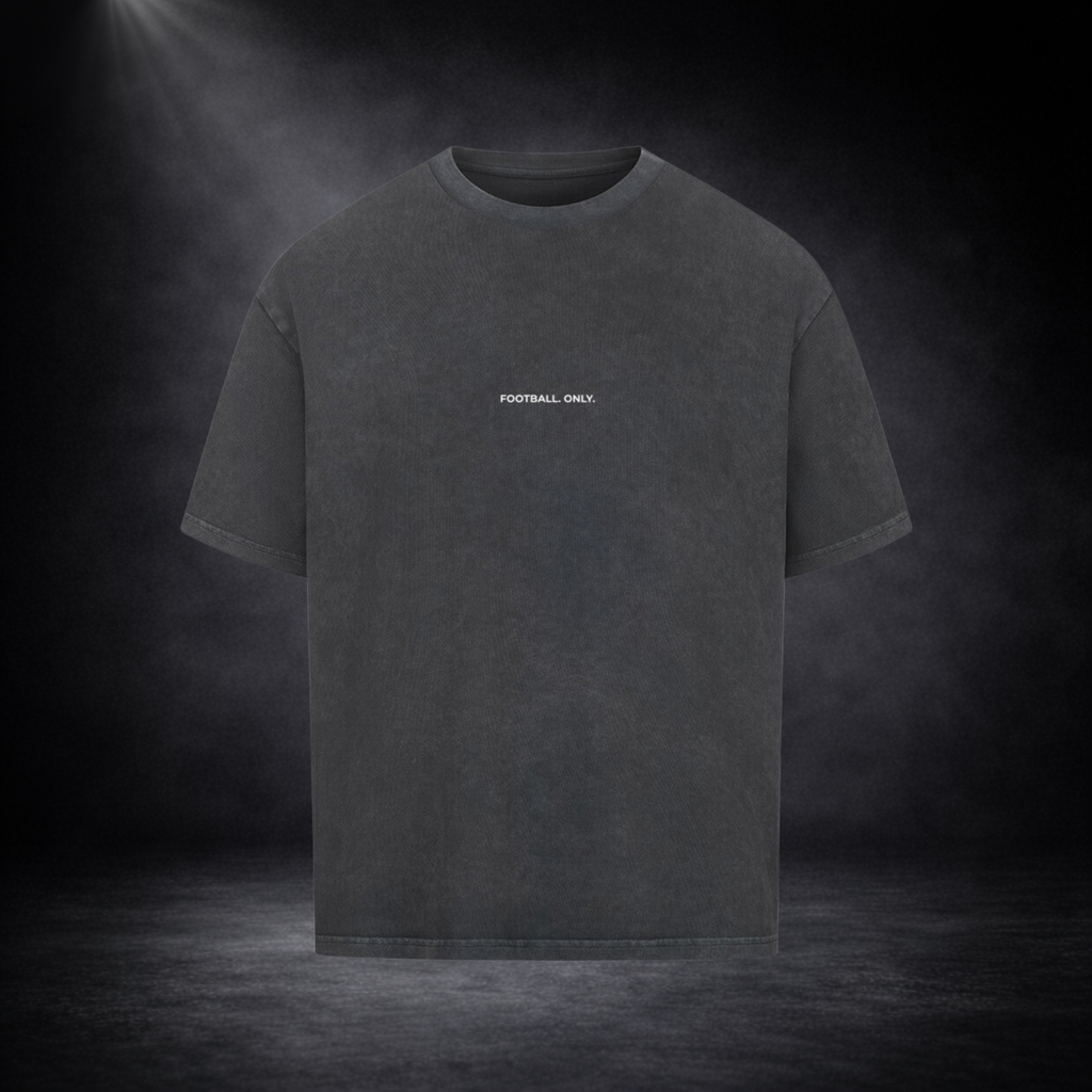 Dunkelgraues Oversized T-Shirt Vorderseite mit kleinem „Football Only“ Schriftzug, freigestelltes Produktbild auf dunklem Studio-Hintergrund, minimalistisches Premium Streetwear Design