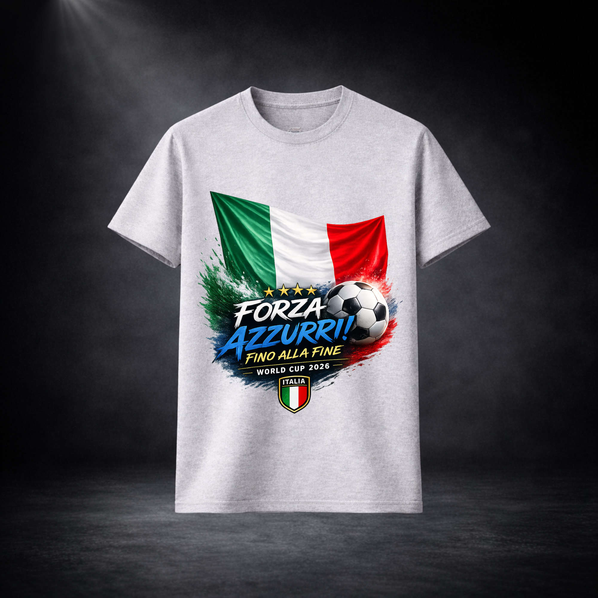 Graues Italien Fußball T-Shirt mit „Forza Azzurri“ Design und italienischer Flagge, WM 2026 Fan Shirt mit Fußball Motiv, hochwertiger Print auf hellem Shirt im Studio Hintergrund
