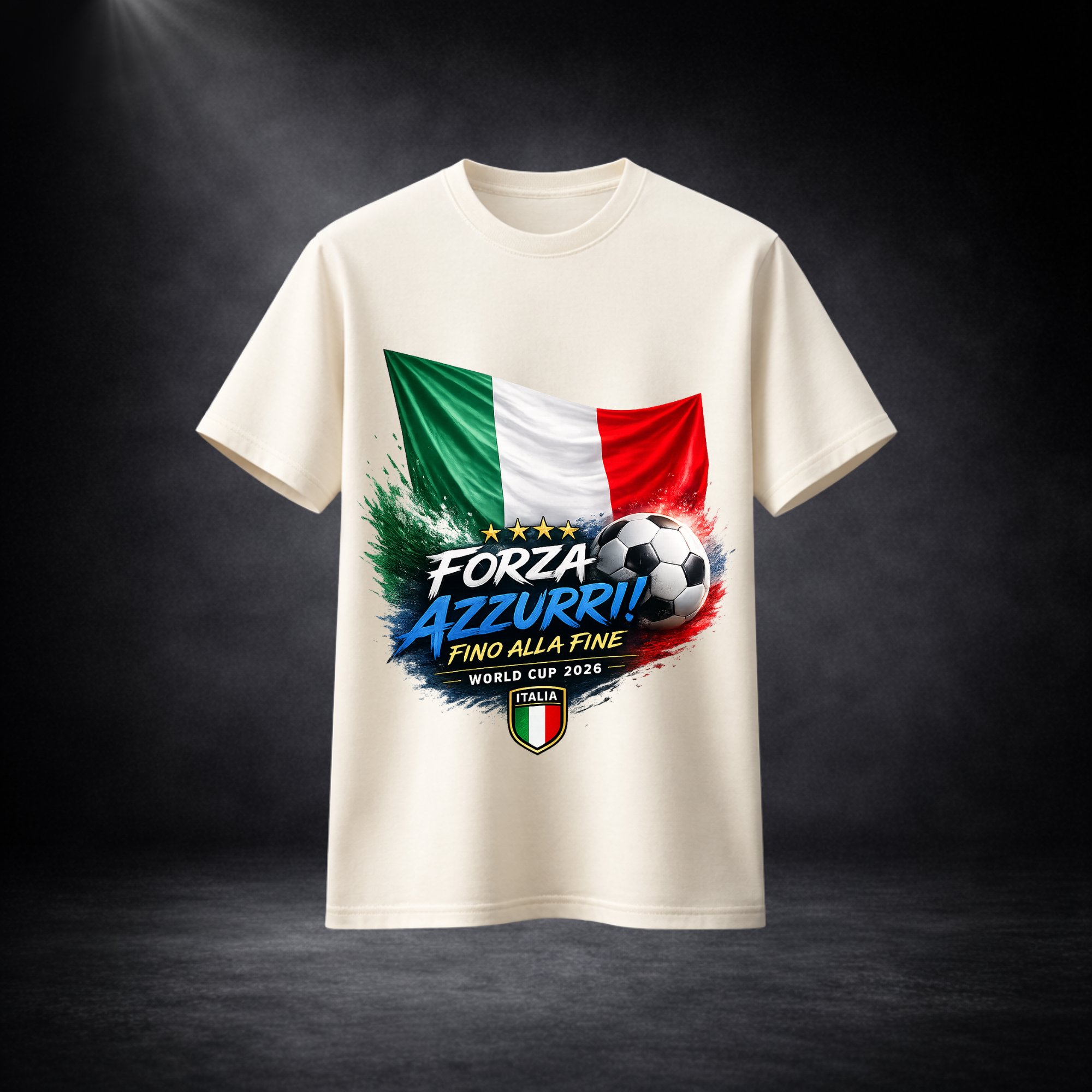Beiges Italien Fußball T-Shirt mit „Forza Azzurri“ Design und italienischer Flagge, WM 2026 Fan Shirt mit Fußball Motiv, hochwertiger Print auf neutralem Shirt im Studio Hintergrund