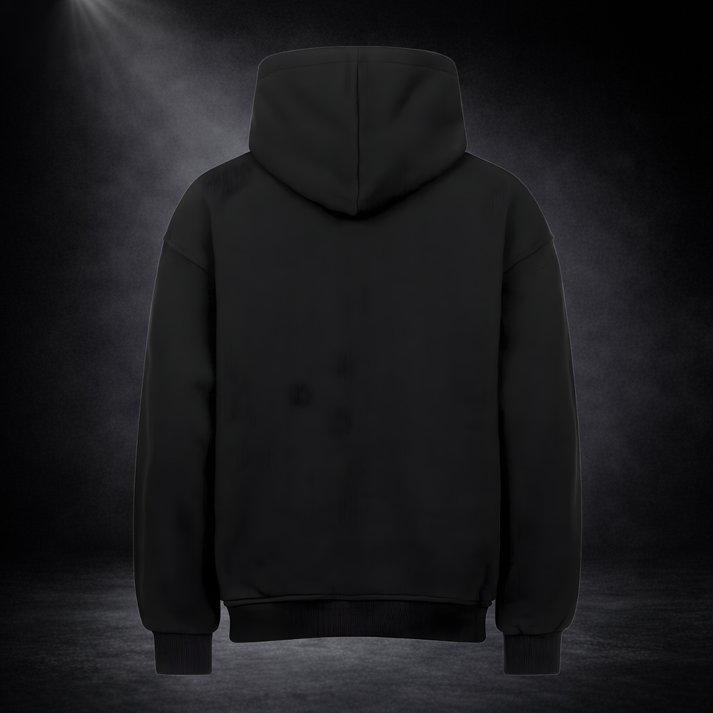Rückansicht eines schwarzen Hoodies ohne Druck, freigestellt vor dunklem Studio-Hintergrund mit Spotlight
