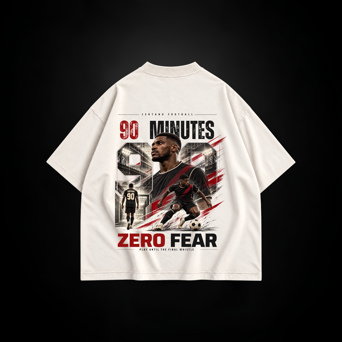 CERTANU Oversized Fußball T-Shirt in Creme mit 90 Minutes Zero Fear Rückenprint, Fußballspieler und Stadionmotiv – Premium Football Streetwear.