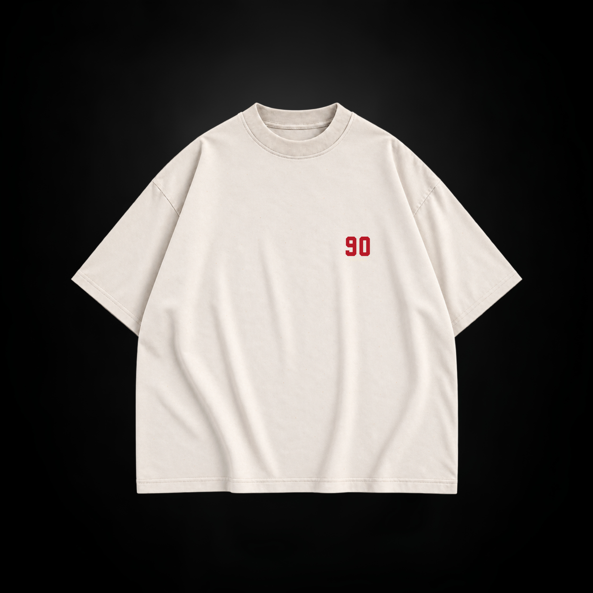 CERTANU Oversized Fußball T-Shirt in Creme mit roter Nummer 90 auf der Brust – Premium Football Streetwear in Frontansicht.